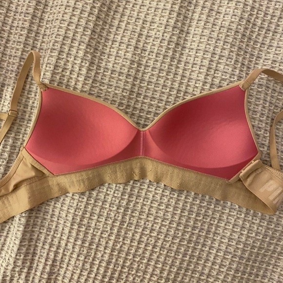 PINK No-Wire Bra - Size 32B - Picture 2 of 4